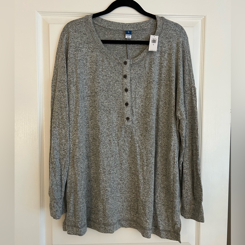 Old Navy Gray Long Sleeve Henley Shirt